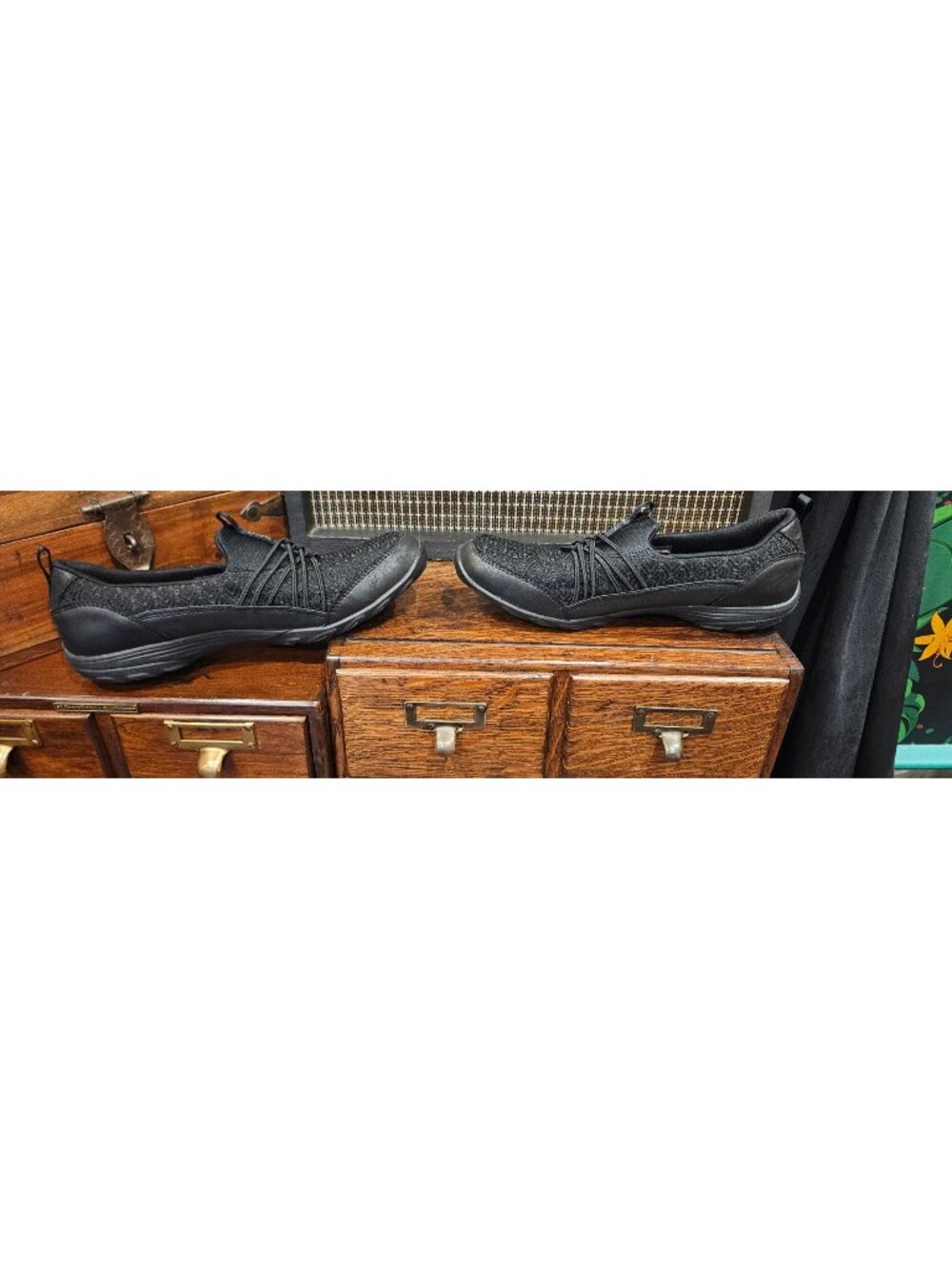 NEW Skechers Classic Fit Womens Black Slip-On Shoes With Memory Foam 9 US